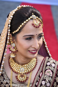 Enchanting Indian bridal ceremony look. Enchanting Indian bridal ceremony look.