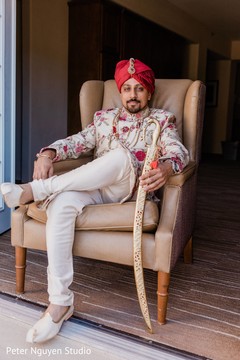 Magnificent Indian groom's ceremony outfit. Magnificent Indian groom's ceremony outfit.