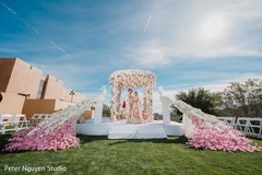 Most romantic Indian bride and grooms outside photo shoot. Most romantic Indian bride and grooms outside photo shoot.