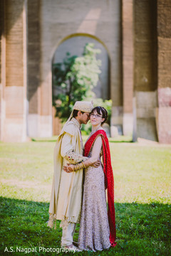 Phenomenal Indian bride and groom's photo session. Phenomenal Indian bride and groom's photo session.