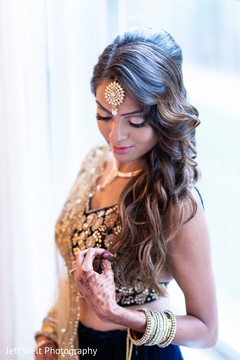 Dazzling Indian bride capture. Dazzling Indian bride capture.