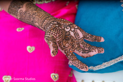 Mehndi design detail rocked by Maharani Mehndi design detail rocked by Maharani