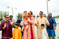 Great capture of Indian groomsmen at the baraat procession. Great capture of Indian groomsmen at the baraat procession.