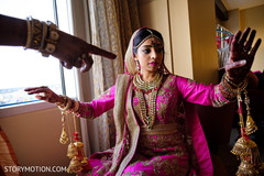 Maharani showing her kalire. Maharani showing her kalire.