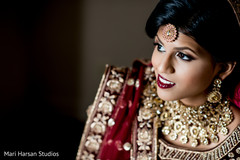 See the details of the Indian bride's tikka See the details of the Indian bride's tikka