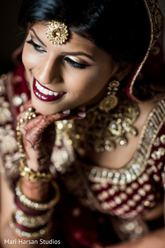 Glamorous Indian bride posing for pictures Glamorous Indian bride posing for pictures
