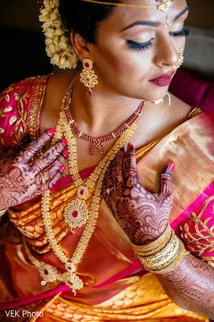 See maharani with her Kundan choker set on. See maharani with her Kundan choker set on.