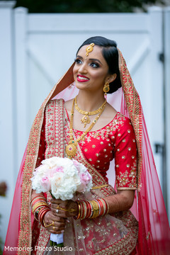 See this glamorous indian bride photo session See this glamorous indian bride photo session