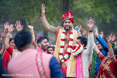 See this marvelous sangeet procession. See this marvelous sangeet procession.