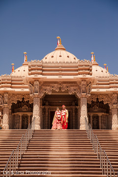 Stunning photo of this lovely Indian couple. Stunning photo of this lovely Indian couple.