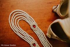 See this stunning kundan mala for groom. See this stunning kundan mala for groom.
