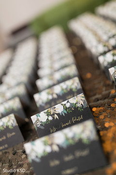 Elegant Indian wedding personalized sitting table. Elegant Indian wedding personalized sitting table.