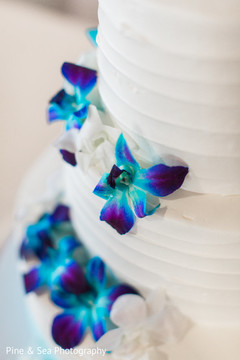 Gorgeous indian wedding cake flowers Gorgeous indian wedding cake flowers