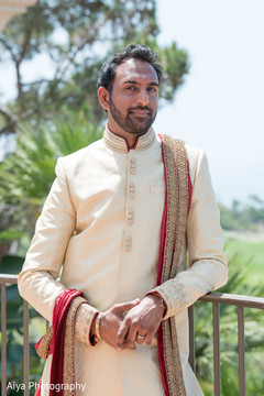 Rajah posing whit his ceremony sherwani. Rajah posing whit his ceremony sherwani.