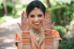 Stunning Indian bridal's jewelry and mehndi art. Stunning Indian bridal's jewelry and mehndi art.