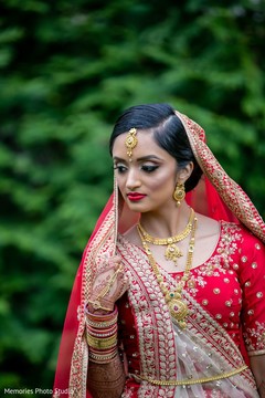 See this lovely Indian bride on her ceremony attire. See this lovely Indian bride on her ceremony attire.