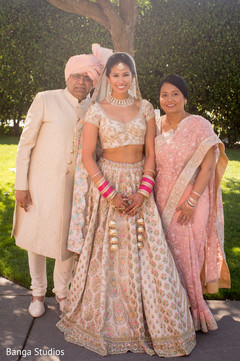 Dazzling Maharani posing with family Dazzling Maharani posing with family