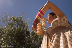 Maharani showing her mehndi design Maharani showing her mehndi design