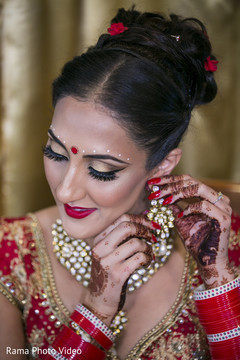 Maharani putting her earrings on Maharani putting her earrings on