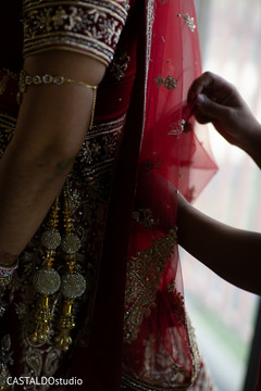 Maharani getting her ghoongat fixed. Maharani getting her ghoongat fixed.