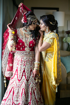 Maharani putting her wedding veil on. Maharani putting her wedding veil on.