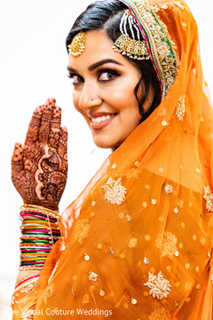 Dazzling bride showing her mehndi design Dazzling bride showing her mehndi design