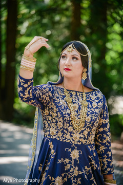 Indian bride posing during the photo session Indian bride posing during the photo session