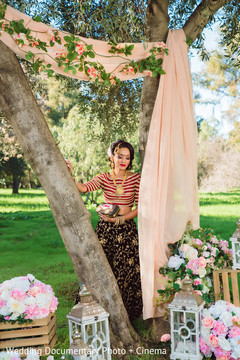 Indian bride's wedding reception outfit Indian bride's wedding reception outfit