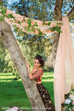 Dazzling indian bride posing for photoshoot Dazzling indian bride posing for photoshoot