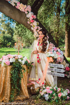 Glamorous indian bride outfit Glamorous indian bride outfit