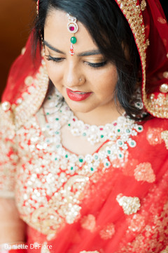 See this incredible Indian bridal tikka. See this incredible Indian bridal tikka.