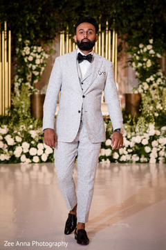 See this gorgeous indian groom. See this gorgeous indian groom.