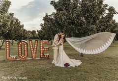 See this beautiful Indian bride and groom capture. See this beautiful Indian bride and groom capture.