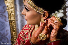 Indian bride wearing the jewelry Indian bride wearing the jewelry