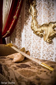 See this elegant kirpan along with shoes See this elegant kirpan along with shoes