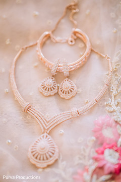 Stunning Indian bridal reception jewelry. Stunning Indian bridal reception jewelry.