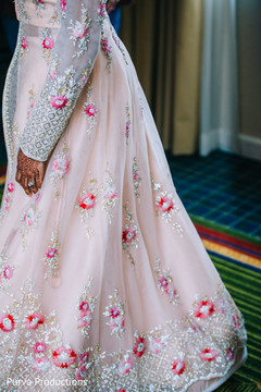 Marvelous Indian bridal reception lehengas decoration. Marvelous Indian bridal reception lehengas decoration.