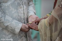 Maharani holding the Raja's hand Maharani holding the Raja's hand