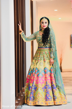 Indian bride looking heavenly for pictures Indian bride looking heavenly for pictures