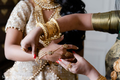 Maharani's putting her Hathphool on. Maharani's putting her Hathphool on.