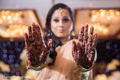 Maharani showing her mehndi art Maharani showing her mehndi art