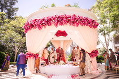 See this dazzling Indian wedding mandap See this dazzling Indian wedding mandap