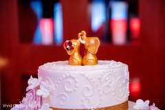 See this adorable Indian wedding cake See this adorable Indian wedding cake