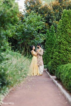 Enchanting capture of Indian couple Enchanting capture of Indian couple