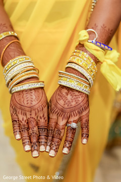 Lovely bridal mehndi art Lovely bridal mehndi art