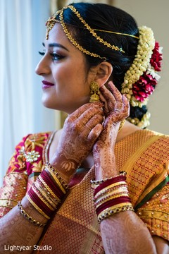 Indian bride wearing the jewelry Indian bride wearing the jewelry