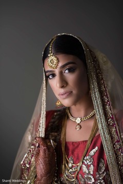 Dazzling Indian bride posing for the camera Dazzling Indian bride posing for the camera