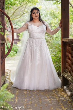 Take a look at this cute indian bride. Take a look at this cute indian bride.