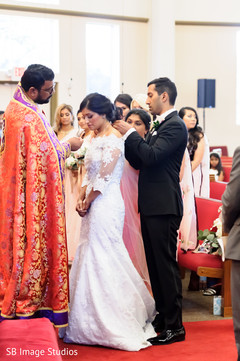 See this lovely Indian couple at their Mangalsutra ritual. See this lovely Indian couple at their Mangalsutra ritual.