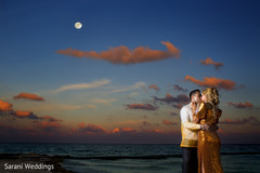 Stunning moment between the newlyweds Stunning moment between the newlyweds